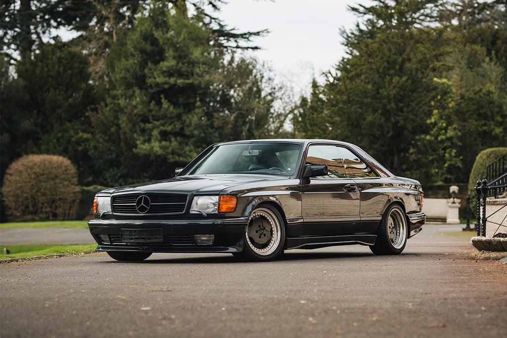 Une rare Mercedes-Benz 560 SEC AMG « Wide Body » de 1989 mise à la vente aux enchères