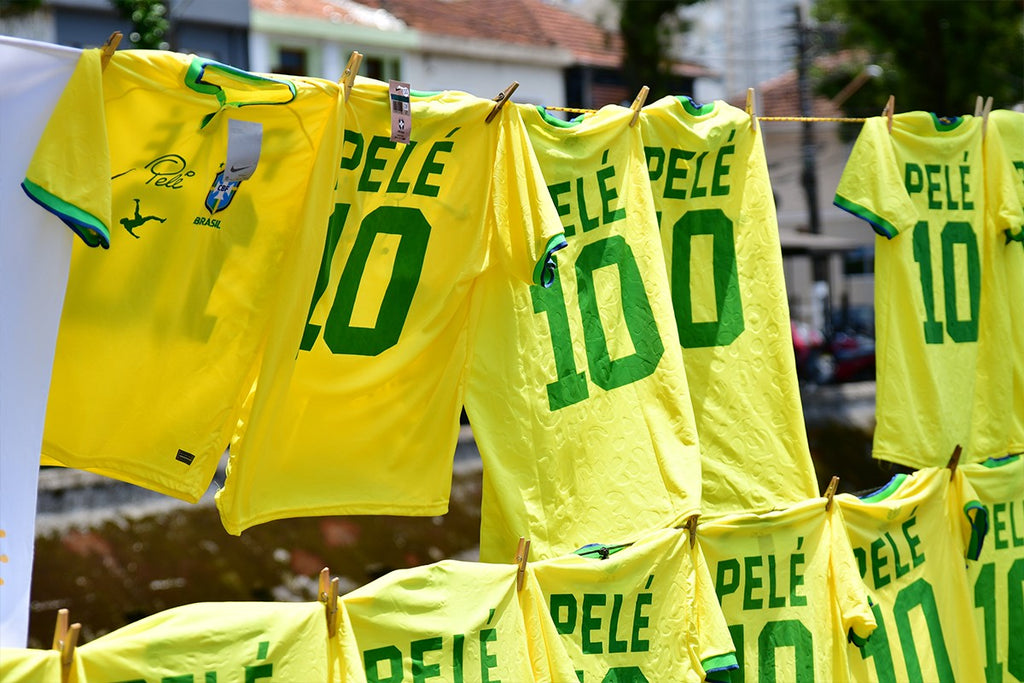 Les funérailles de Pelé rassemblent une foule formant un cortège de 13 km de long