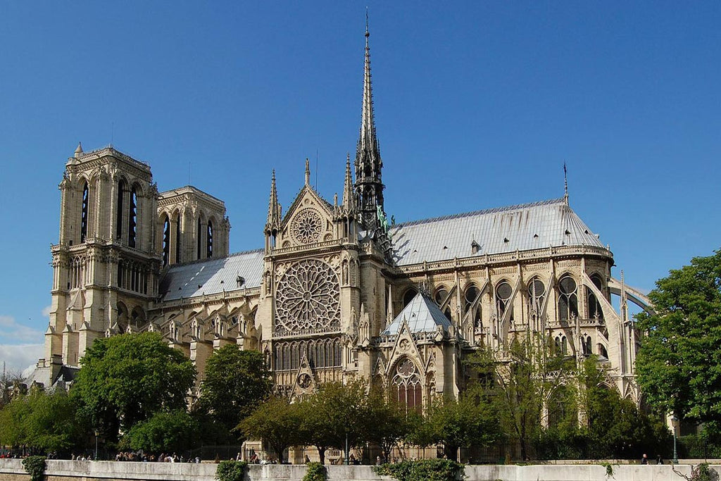 Les autorités affirment que Notre-Dame pourrait rouvrir en 2024