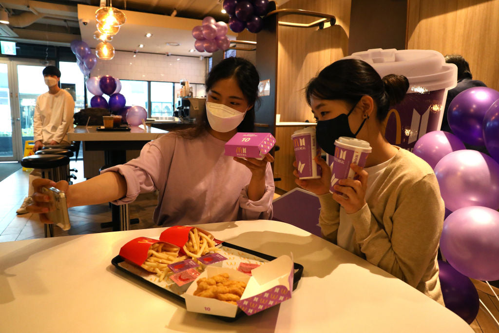 Les fans conservent les emballages des menus BTS chez McDonald's